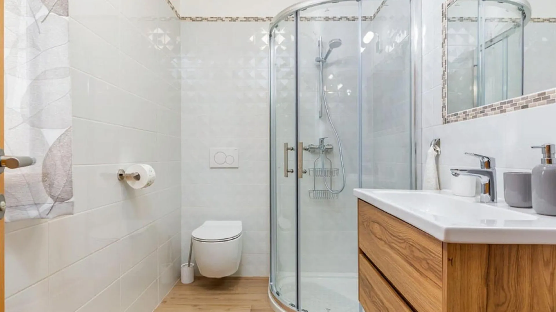Stylish Villa With Swimming Pool And Garden Cepic
