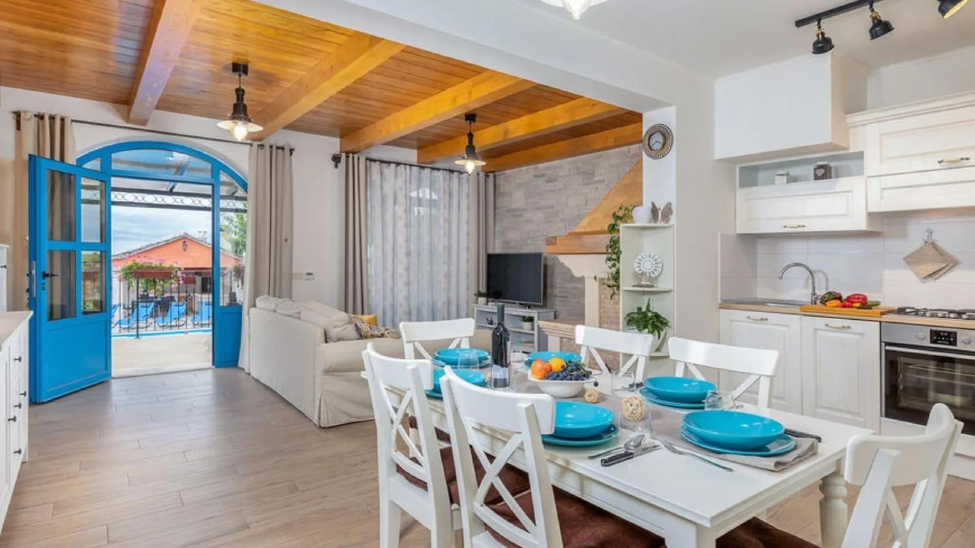 Stylish Villa With Swimming Pool And Garden Cepic