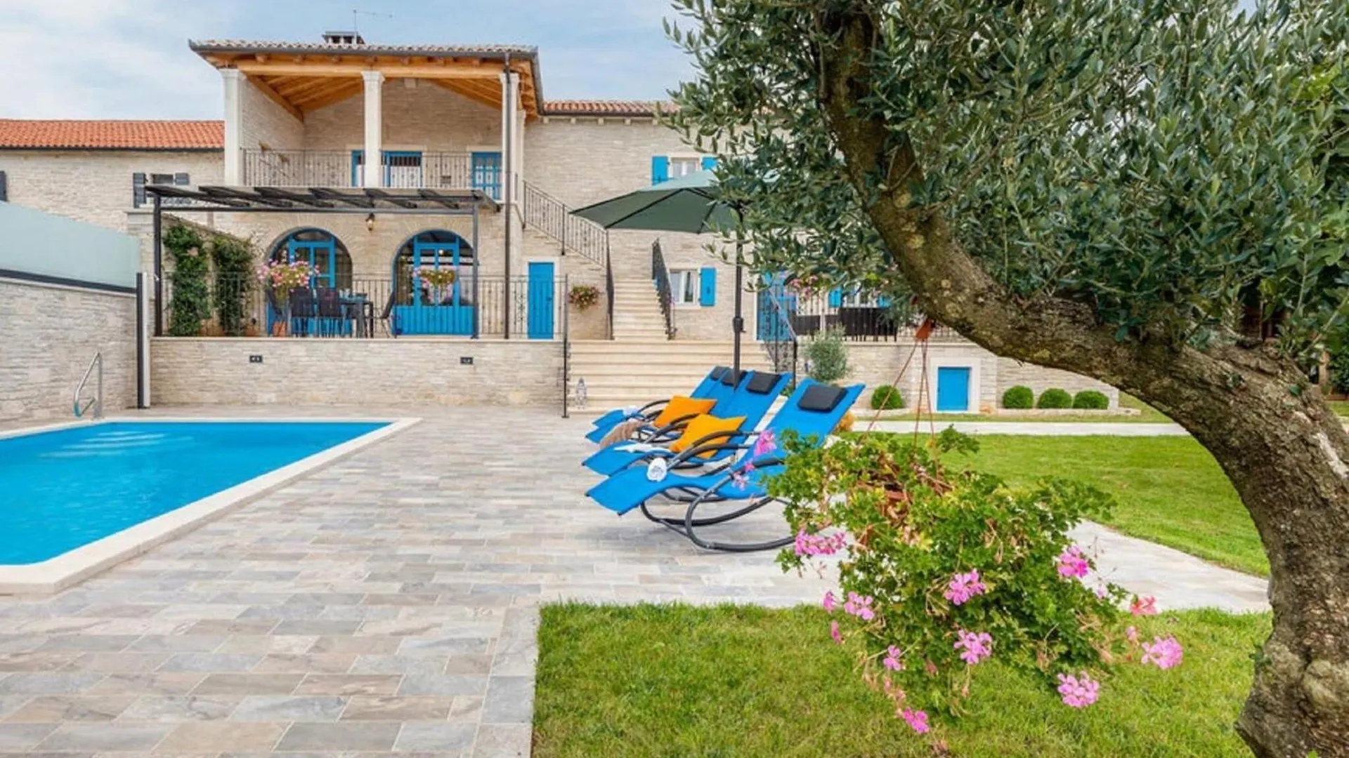 Stylish Villa With Swimming Pool And Garden Cepic 0*,